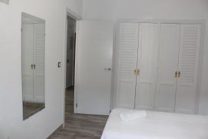 Łóżko lub łóżka w pokoju w obiekcie Apartamento Ronda 4 - Los Boliches
