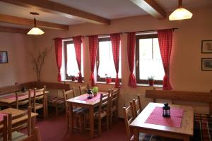 Reštaurácia alebo iné gastronomické zariadenie v ubytovaní Schneeberg Apartmany