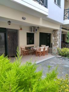 Φωτογραφία από το άλμπουμ του Cute Maisonette No2 on coastal sidewalk στη Νικήτη