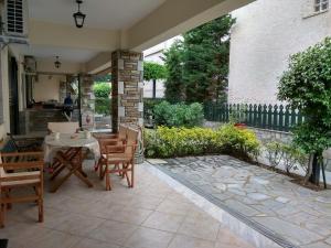 Φωτογραφία από το άλμπουμ του Cute Maisonette No2 on coastal sidewalk στη Νικήτη