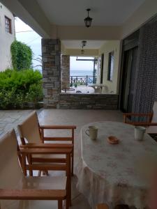 Φωτογραφία από το άλμπουμ του Cute Maisonette No2 on coastal sidewalk στη Νικήτη