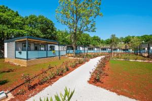 Vonkajšia záhrada v ubytovaní Eurocamp Mobile Homes at FKK Nudist Campsite Solaris