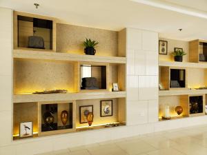 TV a/nebo společenská místnost v ubytování Shell Residence Manila