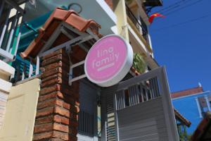 Certifikát, hodnocení, plakát nebo jiný dokument vystavený v ubytování Tina Family