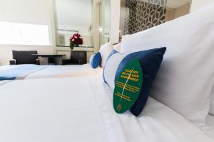 Katil atau katil-katil dalam bilik di Mandarin Hotel Managed by Centre Point