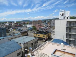 北见Hotel Crown Hills Kitami Annex的鸟瞰城市建筑