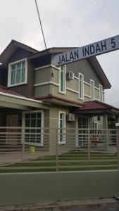 a house with a sign that reads jason indian at Homestay Melaka Sungai Udang (TSF Qaseh) in Kampong Baharu Sungai Udang