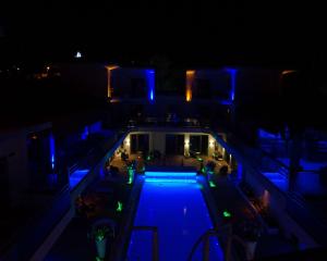 Бассейн в The D Hotel Çeşme Resort или поблизости