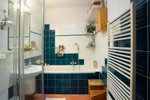Vonios kambarys apgyvendinimo įstaigoje Victoria Design Stays - Apartment Rehorova