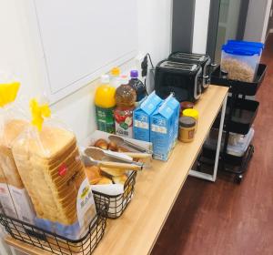 Kohvi ja tee valmistamise võimalus majutusasutuses OYO Hostel Myeongdong 3
