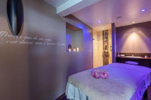 Résidence Hôtelière Natureva & Spa客房内的一张或多张床位