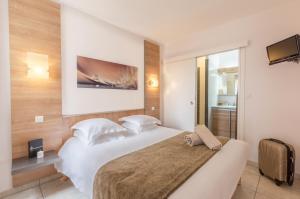 Résidence Hôtelière Natureva & Spa客房内的一张或多张床位