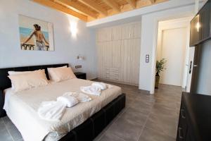 A bed or beds in a room at Villa de la Mer