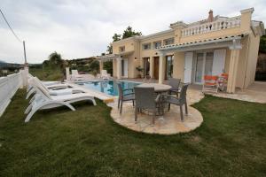 Bazén v ubytování Villa de la Mer nebo v jeho okolí