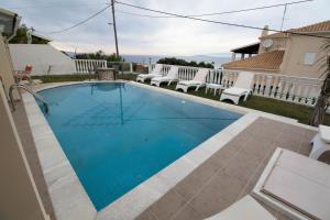 The swimming pool at or close to Villa de la Mer