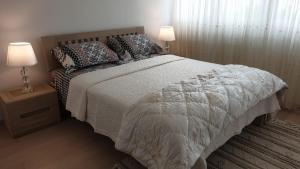 En eller flere senge i et værelse på Fortuna Rajna Apartman