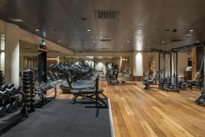 Fitness centrum a/nebo fitness zařízení v ubytování At Six
