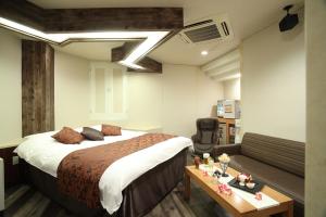 Кровать или кровати в номере ロコガーデン小牧