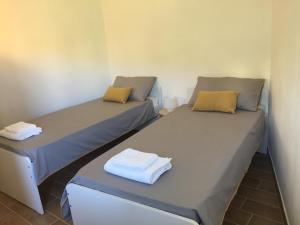 two beds sitting next to each other in a room at La Torretta di Alessia in Ogliastro Cilento