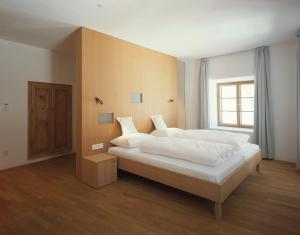Ένα ή περισσότερα κρεβάτια σε δωμάτιο στο Hotel Gasthof Grüner Baum