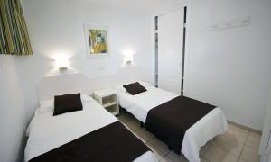 Postel nebo postele na pokoji v ubytování Apartamentos Arco Iris + 12 fotografií