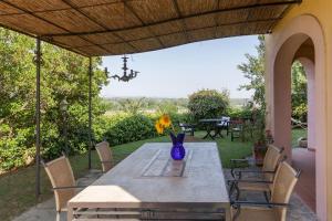 a table with a vase on it on a patio at Poggio Vaccaio Casa Tramonto in Binami