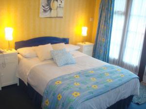 A bed or beds in a room at Athlumney Manor Guest Accommodation