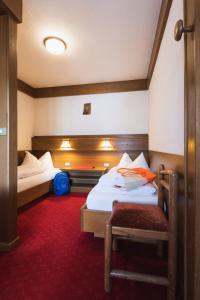 Postel nebo postele na pokoji v ubytování Hotel Catinaccio