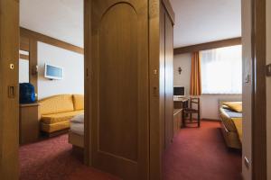 Postel nebo postele na pokoji v ubytování Hotel Catinaccio