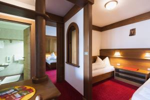 Postel nebo postele na pokoji v ubytování Hotel Catinaccio