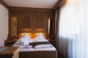 Postel nebo postele na pokoji v ubytování Hotel Catinaccio