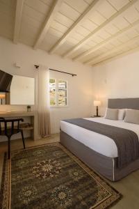 Postel nebo postele na pokoji v ubytování Cova Mykonos Suites