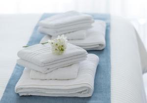 a bunch of towels are stacked on a shelf at Fiorentini Residence NAPOLI in Naples +77 photos