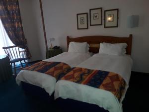 African Sky Hotels - Pine Lake Inn客房内的一张或多张床位