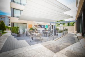 Ein Balkon oder eine Terrasse in der Unterkunft Atenea Park Suites & Apartments