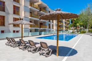Bazén v ubytovaní Rentalmar Pins Marina alebo v jeho blízkosti