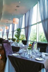 ห้องอาหารหรือที่รับประทานอาหารของ Grand Eliana Hotel Conference & Spa