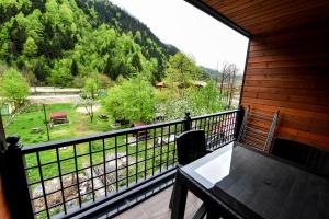 a balcony with a view of a mountain at ŞERAH APART otel in Uzungöl