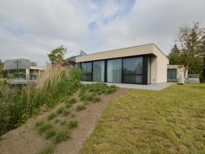 Zahrada ubytování Modern Villa Retreat in Aalst + 27 fotografií