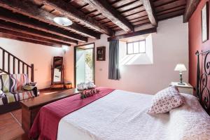 A bed or beds in a room at El Pósito