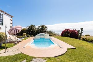 The swimming pool at or close to El Pósito
