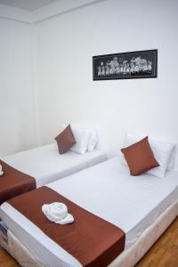 Un pat sau paturi într-o cameră la Lion Resort