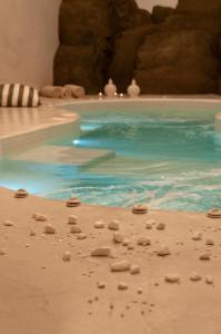 Bassein majutusasutuses Acroterra Rosa Luxury Suites & Spa või selle lähedal