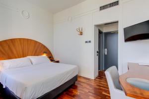 Кровать или кровати в номере Kursaal Hotel