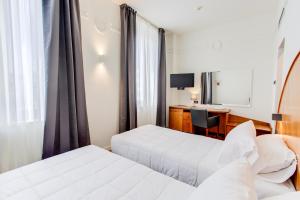 Кровать или кровати в номере Kursaal Hotel