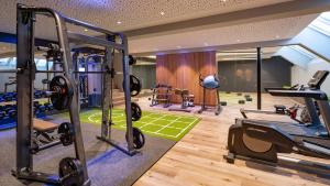Posilňovňa alebo fitness centrum v ubytovaní Hüttenhof - Wellnesshotel & Luxus-Bergchalets - Adults only