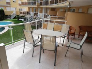 Bazén v ubytovaní Parquemar VIII Solo Familias Serviplaya alebo v jeho blízkosti