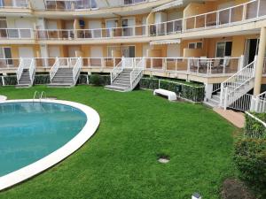 Bazén v ubytovaní Parquemar VIII Solo Familias Serviplaya alebo v jeho blízkosti