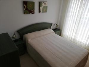 Posteľ alebo postele v izbe v ubytovaní Parquemar VIII Solo Familias Serviplaya