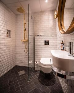 Ett badrum på Lord Nelson Hotel